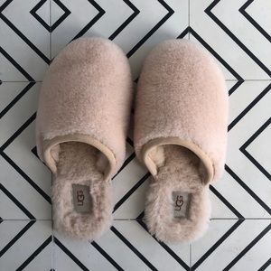 UGG fluffette slipper - like new ✨